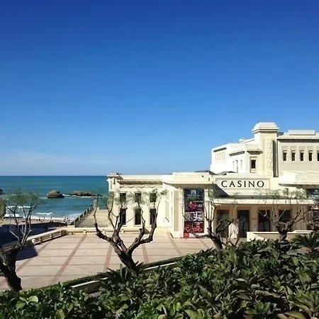 Erdia : Bel Avec Parking Proche Commerces Et Plages Lejlighed *